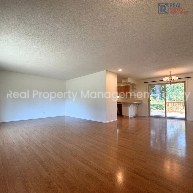 Building Photo - Charming 3 Bedroom with Huge Backyard!