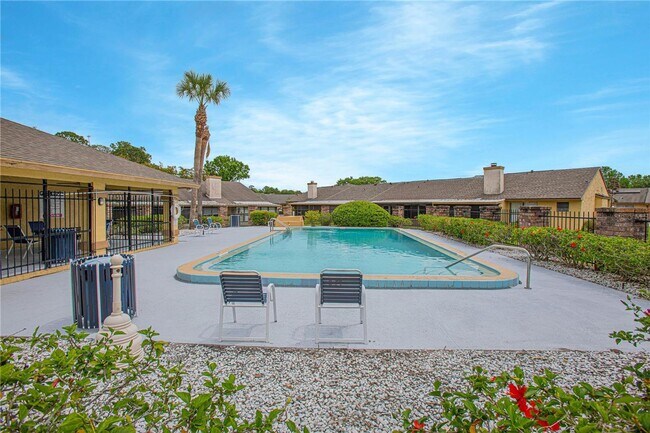 Building Photo - 1 bedroom Creekside Villas Townhome Near O...