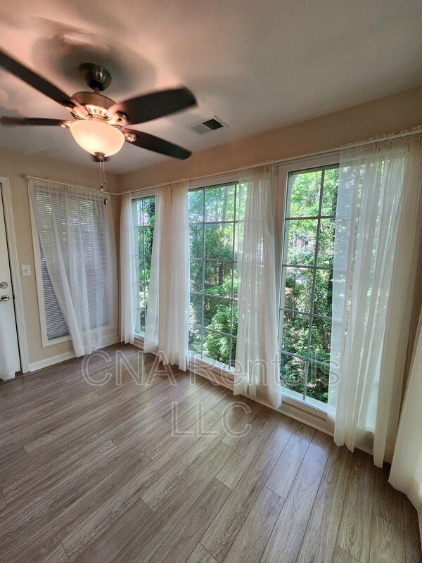 Building Photo - 807 Country Park Dr