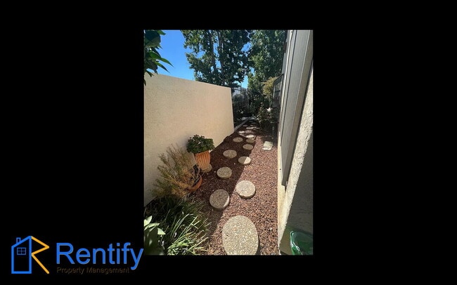 Building Photo - Gated 2bed/2bath home with lots of amenities