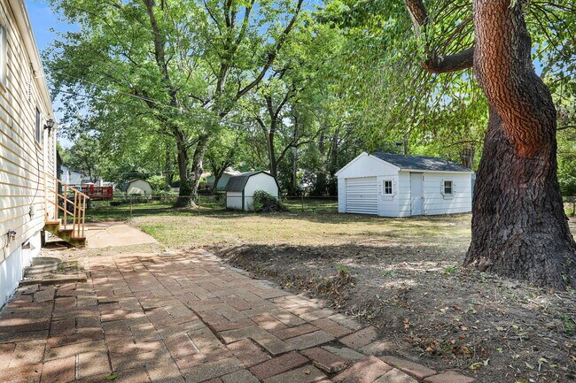 Building Photo - 1050 Ozment Dr
