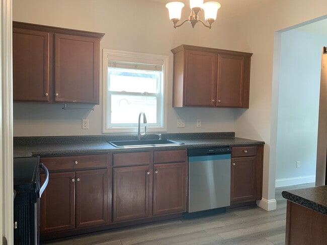 Building Photo - Five Bedroom Home in Falcon Bridge