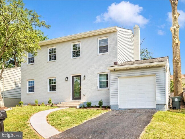 Building Photo - 1305 Peachtree Ct