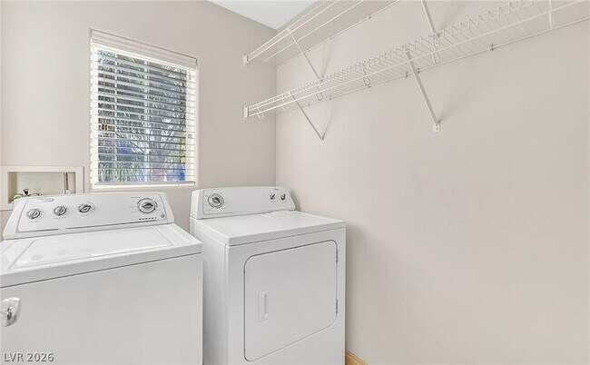 Building Photo - 4836 Golden Shimmer Ave