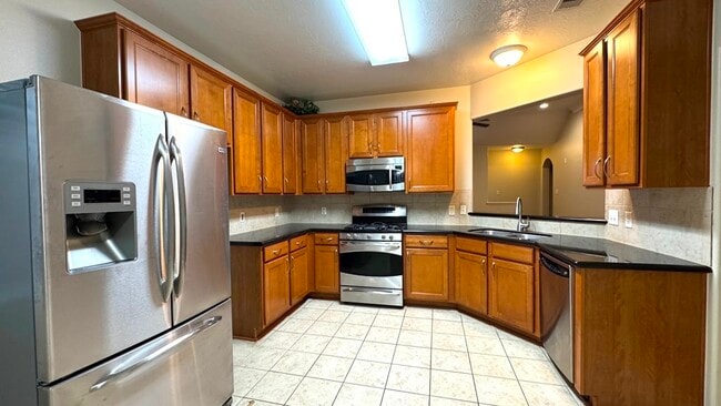 Building Photo - 8923 Willow Wind Ln