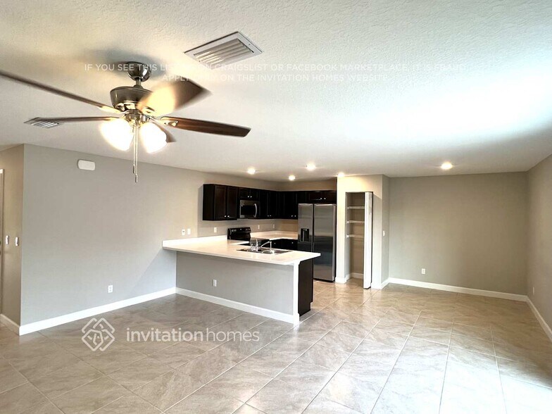 Building Photo - 2677 SW Fair Isle Rd