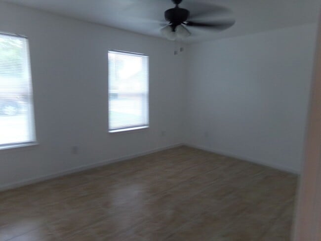 Building Photo - Updated 3/1 in Cibolo