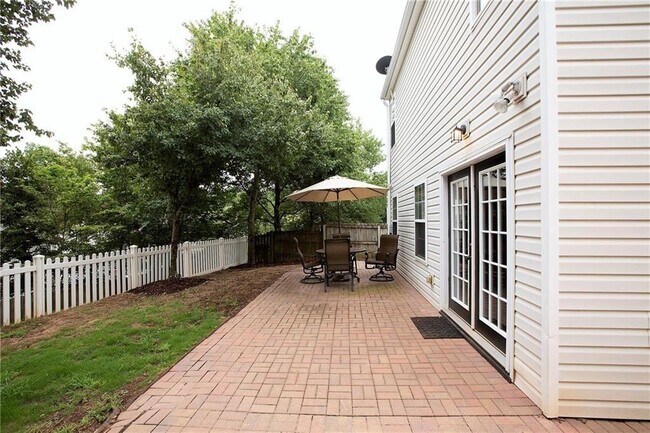 Building Photo - 312 Pieris Dr