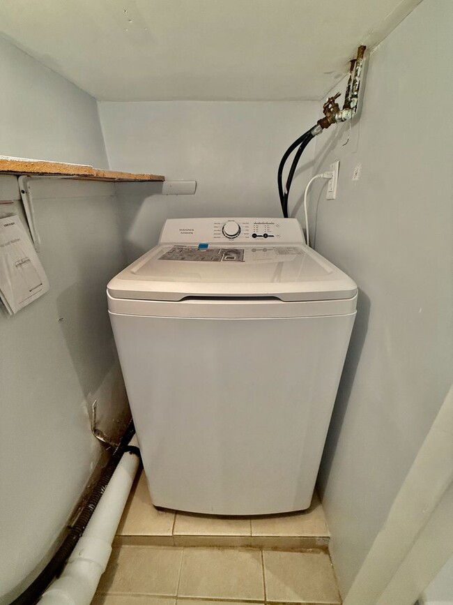 Building Photo - SPACIOUS & MODERN 3 BED/1.5 BA HOUSE w/ Central AC-HARDWOOD Flooring-WASHER/DRYER & Rear PATIO in...