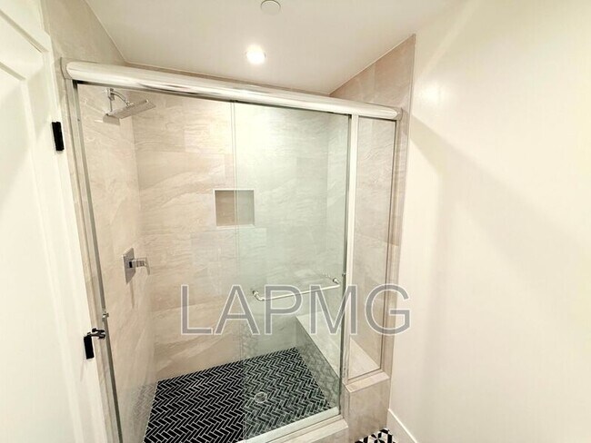 Building Photo - 3414 London St