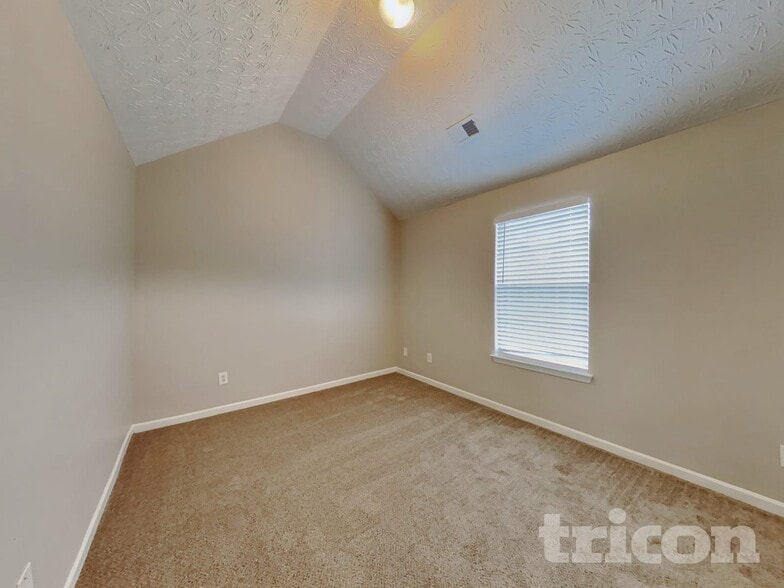 Building Photo - 25 Heaton Dr