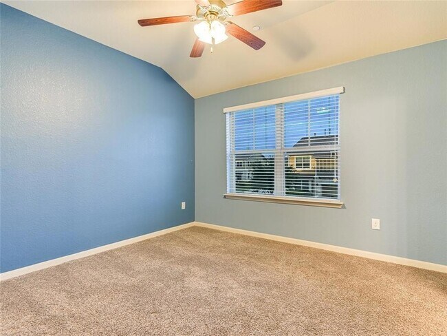 Building Photo - 1620 Bryant Dr