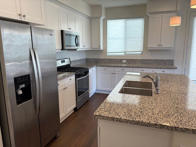 Building Photo - Spacious 3-Bedroom Townhome with Garage and Solar