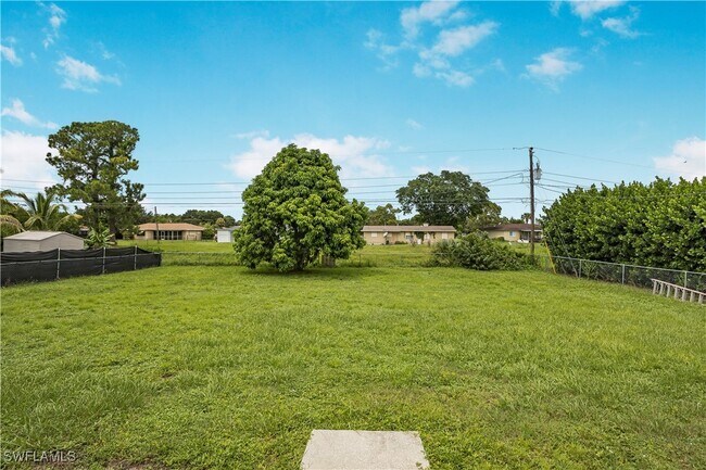 Building Photo - 803 Monroe Dr
