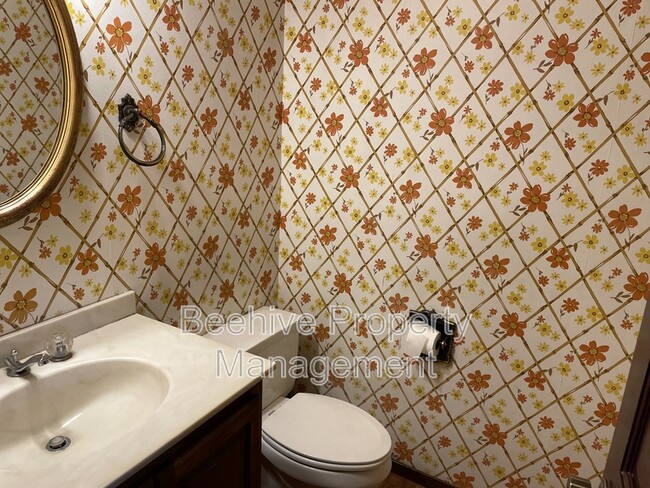 Building Photo - 1420 N Center St