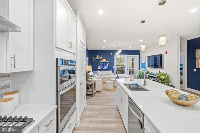 Building Photo - 102 St Ives Pl