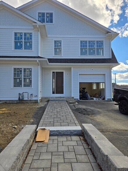 Building Photo - 114 E Side Pky