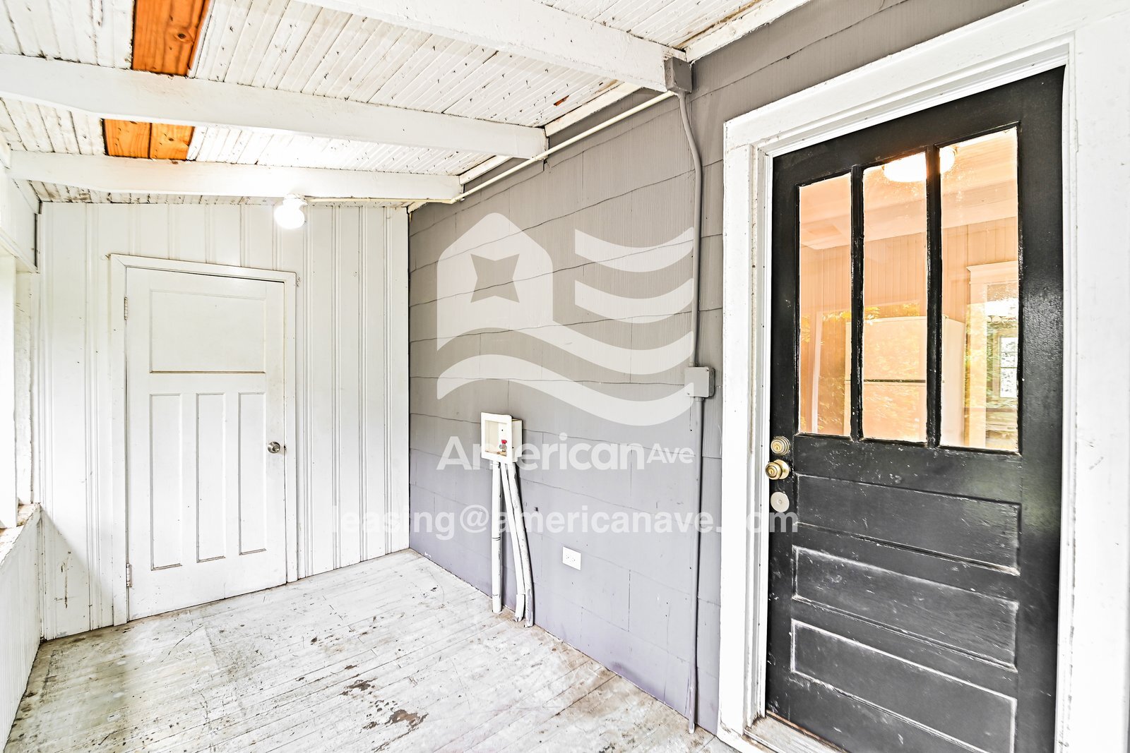 Building Photo - 608 Muller Ave