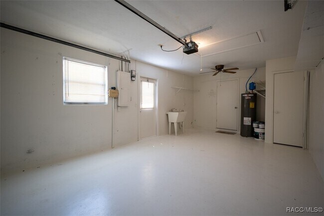 Building Photo - 68 W Sugarberry Ln