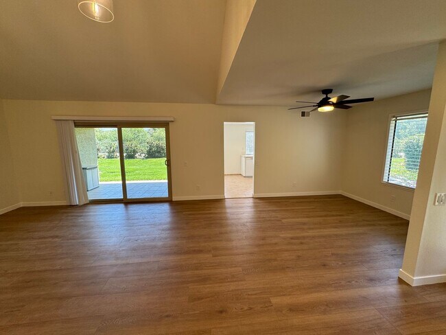 Building Photo - Perimeter location with great views - Leis...
