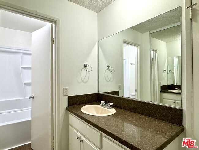 Building Photo - 15425 Sherman Way