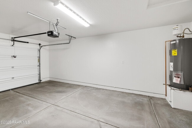 Building Photo - 6201 N Reata Dr