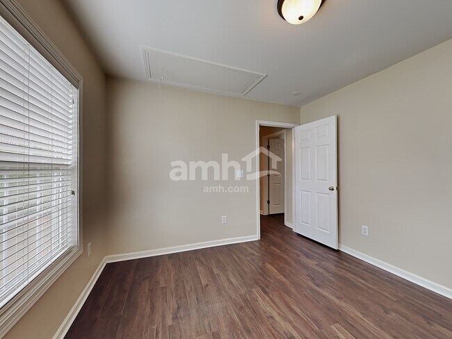 Building Photo - 10 Swenson Ct