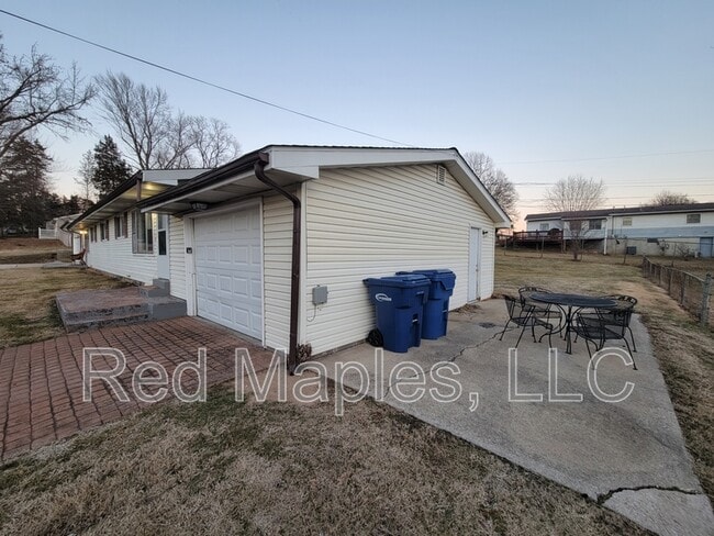 Building Photo - 3 Fairview Dr