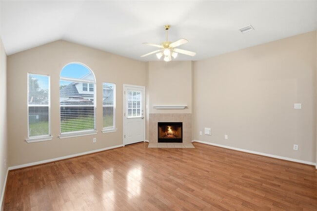 Building Photo - 3924 Highland Vale Ct