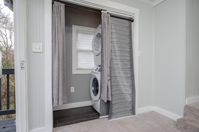 Building Photo - Beautiful 3-Bedroom, 2-Bath Bungalow with ...