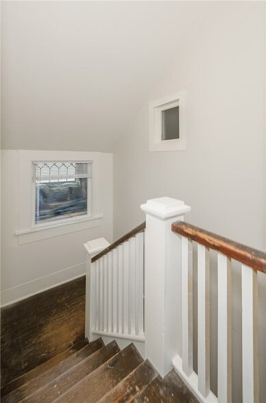 Building Photo - 206 S Sims Ave