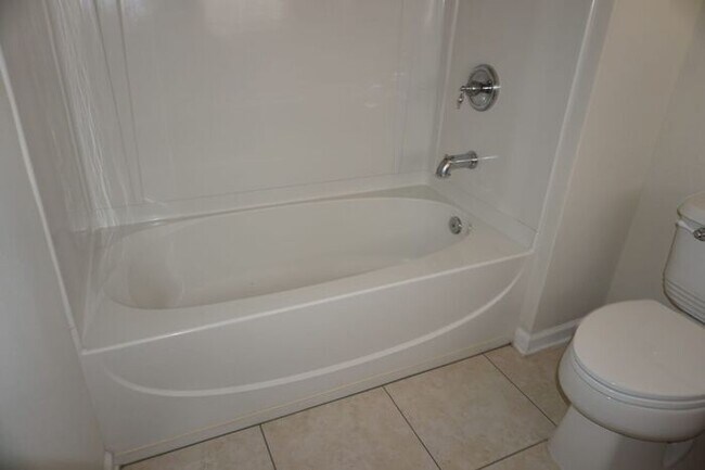 Building Photo - 2 Bedroom 2 Bathroom 55+ Community