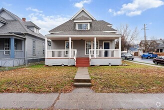 Building Photo - Charming 5-bed 2-bath Home Near Kendall Yards