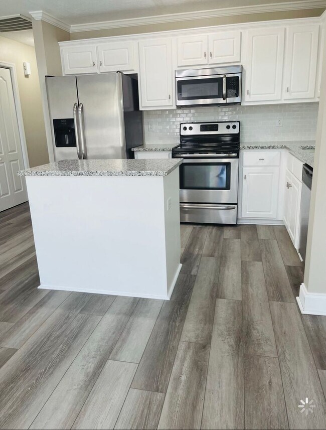 Building Photo - 844 Bryan Cir