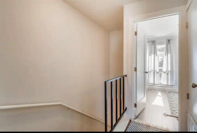 Building Photo - 3810 Southway Dr