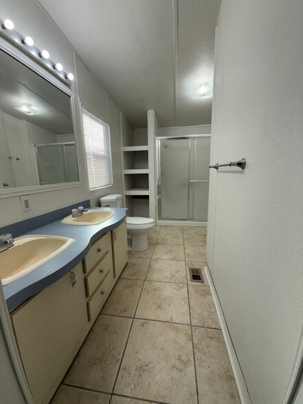 Building Photo - 605 N Executive Dr