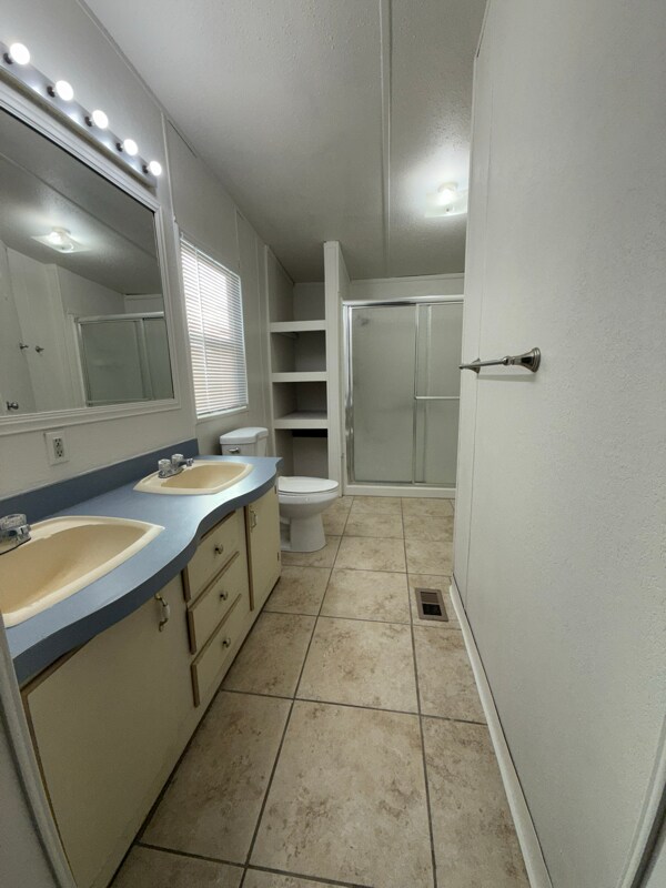Building Photo - 605 N Executive Dr