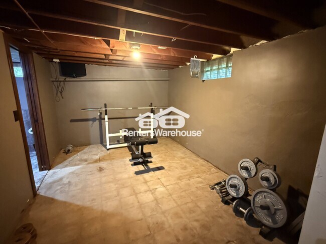 Building Photo - 840 Park Ave