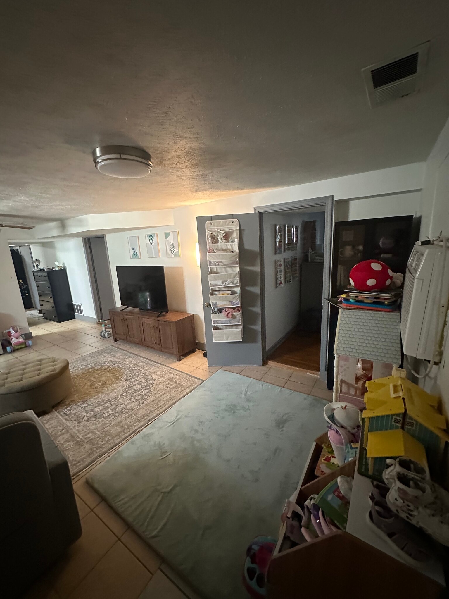 entry - 623 S 33rd St
