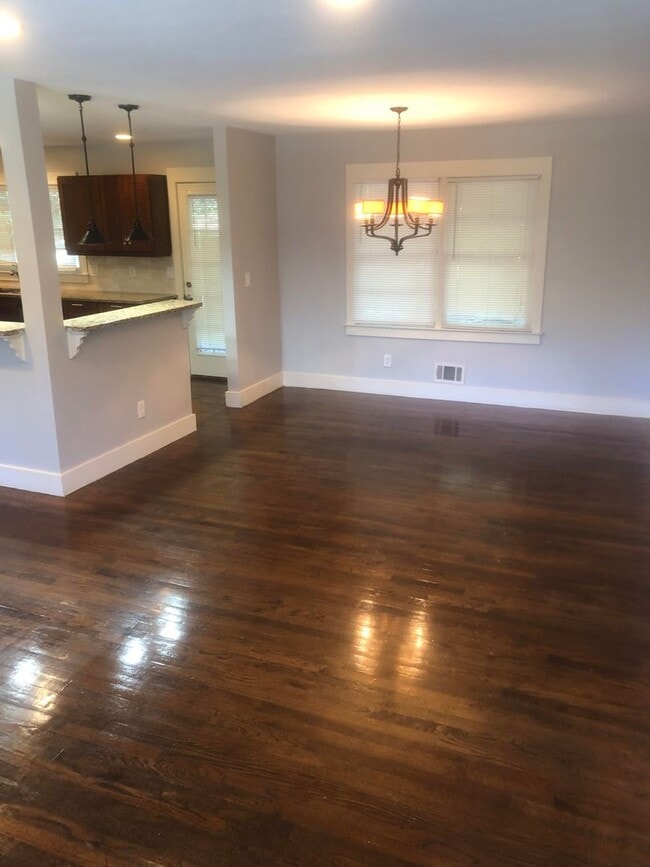 Building Photo - 3 Bed, 2 Bath Home Near Atlanta