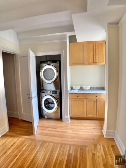 Building Photo - EAST 92 STREET