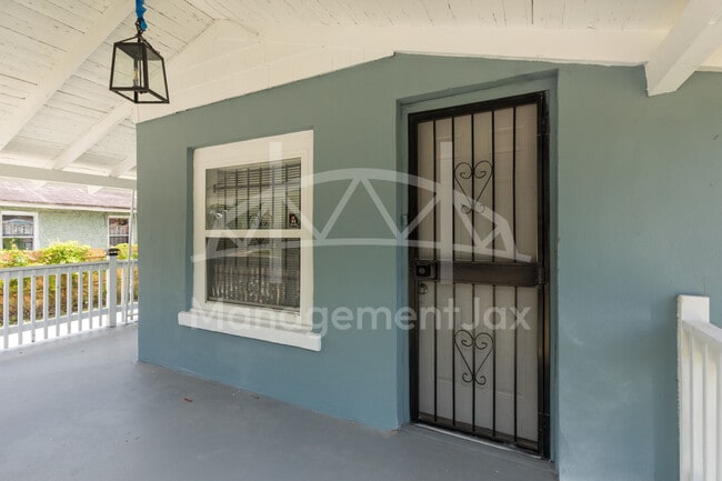 Building Photo - 1610 W 33rd St