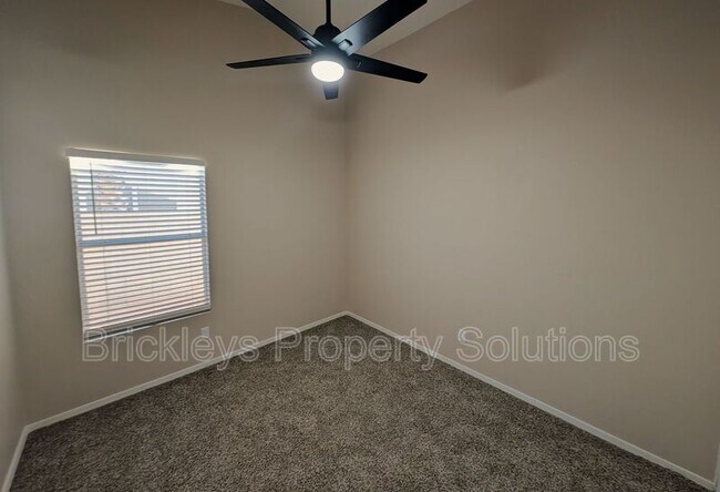Building Photo - 618 W Tumbleweed Rd