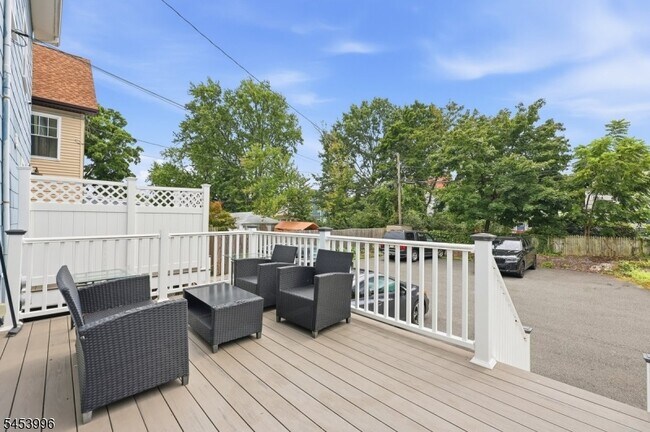 Building Photo - 64 Montague Pl