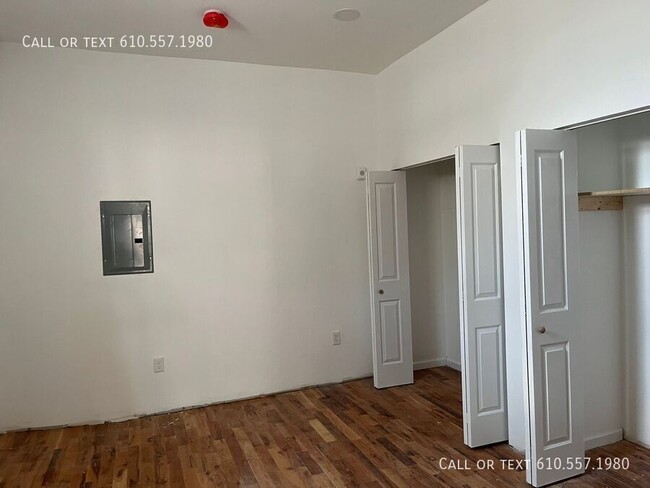 Building Photo - Spacious 1 Bedroom Apartment with Updated ...