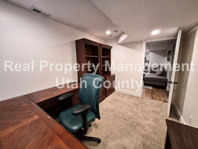 Building Photo - 591 N 100 E