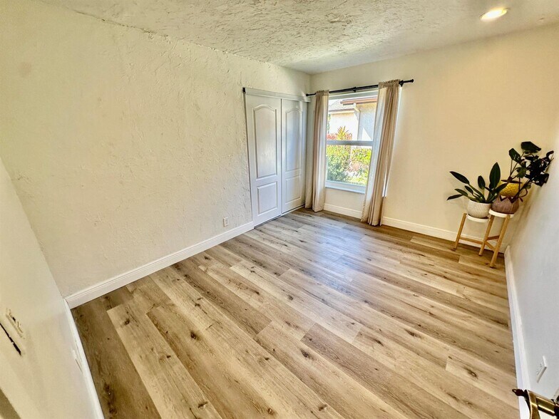 Building Photo - 4492 Brook Dr