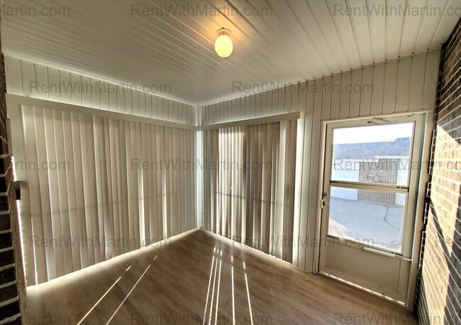 Building Photo - 780 Russell Rd