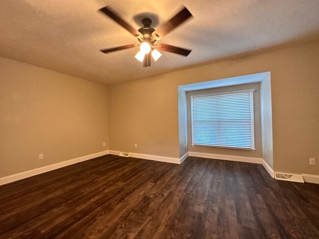 Building Photo - 2335 Brookview Ct