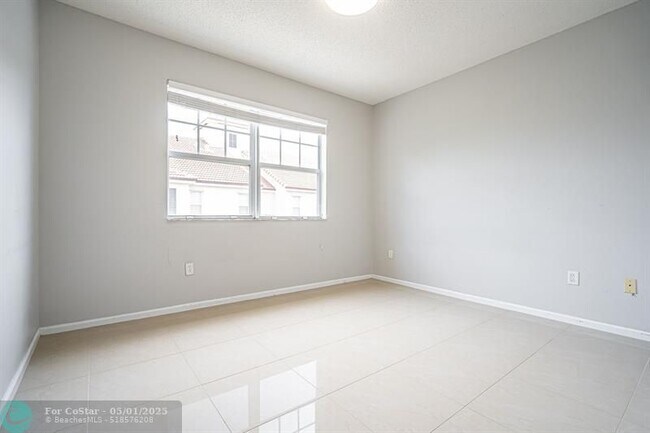 Building Photo - 5840 W Sample Rd